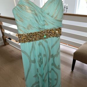 Strapless floor length prom dress only worn once!